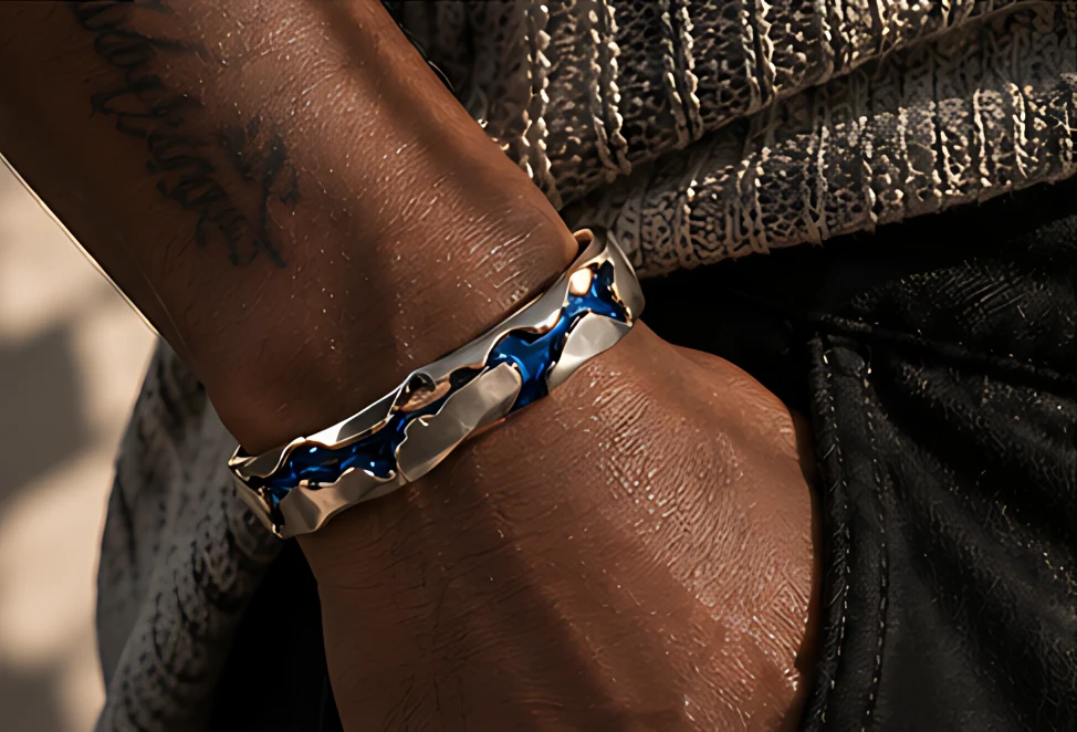 Seam cuff, second view